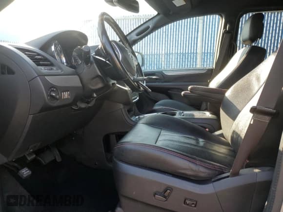 ✅ 2020 Dodge Grand Caravan GT • VIN: 2C4RDGEG9LR152203 • Lot: 82050295. Wystawiony na Copart z przebiegiem 105 909 mil. Bezpłatny archiwum sprzedaży aukcyjnych z USA i szczegółowy raport historii pojazdu na DreamBid. Zdjęcie 7.