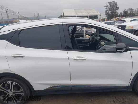 ✅ 2017 Chevrolet Bolt EV Premier • VIN: 1G1FX6S09H4185586 • Lot: 41894393. Wystawiony na IAAI z przebiegiem 168 479 mil. Bezpłatny archiwum sprzedaży aukcyjnych z USA i szczegółowy raport historii pojazdu na DreamBid. Zdjęcie 13.