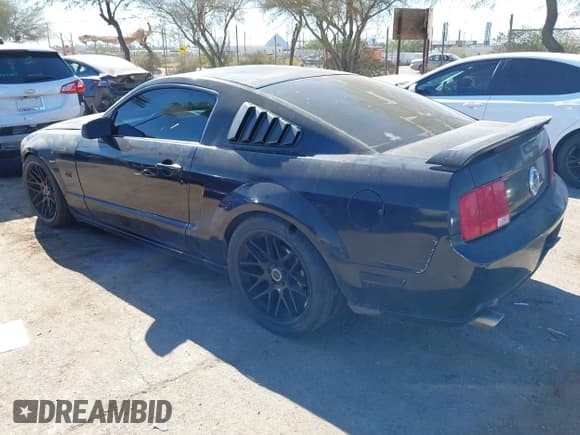 ✅ 2007 Ford Mustang GT Deluxe • VIN: 1ZVFT82H475288098 • Lot: 43712617. Wystawiony na IAAI z przebiegiem 151 926 mil. Bezpłatny archiwum sprzedaży aukcyjnych z USA i szczegółowy raport historii pojazdu na DreamBid. Zdjęcie 3.