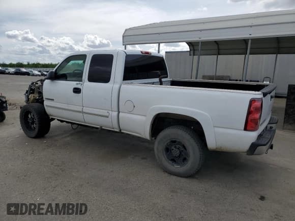 ✅ 2003 Chevrolet Silverado 2500HD LS • VIN: 1GCHC29U13E267442 • Лот: 51182565. Опубликован ранее на Copart с пробегом Не указан. Бесплатный доступ к архиву аукционных продаж из США и подробный отчёт об истории автомобиля на DreamBid. Изображение 2.