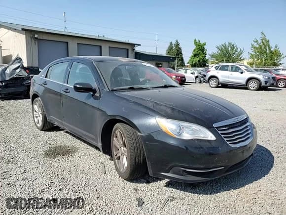 ✅ 2012 Chrysler 200 Touring • VIN: 1C3CCBBB9CN148979 • Lot: 64874595. Wystawiony na Copart z przebiegiem 112 893 mil. Bezpłatny archiwum sprzedaży aukcyjnych z USA i szczegółowy raport historii pojazdu na DreamBid. Zdjęcie 13.