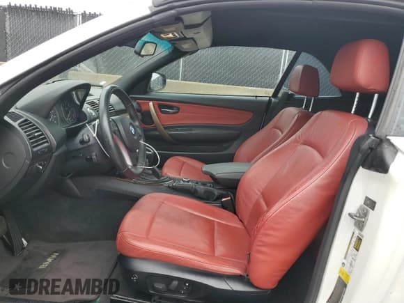 ✅ 2010 BMW 1 Series 128i • VIN: WBAUL7C51AVJ77179 • Lot: 63805305. Wystawiony na Copart z przebiegiem 154 736 mil. Bezpłatny archiwum sprzedaży aukcyjnych z USA i szczegółowy raport historii pojazdu na DreamBid. Zdjęcie 7.