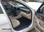 ✅ 2015 Mercedes-Benz C 300 • VIN: 55SWF4KB0FU002449 • Lot: 43553029. Wystawiony na IAAI z przebiegiem 130 959 mil. Bezpłatny archiwum sprzedaży aukcyjnych z USA i szczegółowy raport historii pojazdu na DreamBid. Zdjęcie 5.