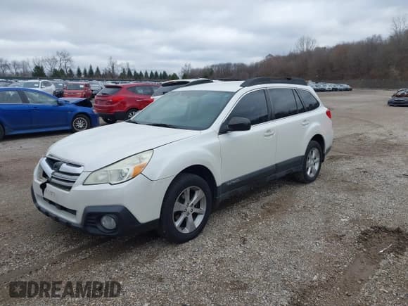 ✅ 2014 Subaru Outback 2.5i • VIN: 4S4BRBAC1E3224334 • Lot: 43802788. Listed on IAAI with 164,081 mi. Free auction sales archive from the USA and detailed vehicle history report at DreamBid. Image 2.