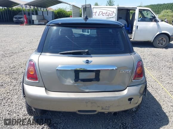 ✅ 2008 MINI Hardtop • VIN: WMWMF33578TT63492 • Лот: 42396532. Опубликован ранее на IAAI с пробегом 177 958 миль. Бесплатный доступ к архиву аукционных продаж из США и подробный отчёт об истории автомобиля на DreamBid. Изображение 16.