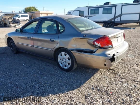 ✅ 2004 Ford Taurus LX • VIN: 1FAFP52U94G106307 • Lot: 43338680. Wystawiony na IAAI z przebiegiem 169 280 mil. Bezpłatny archiwum sprzedaży aukcyjnych z USA i szczegółowy raport historii pojazdu na DreamBid. Zdjęcie 3.