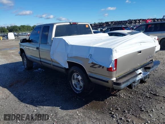 ✅ 1998 Chevrolet Silverado 1500 • VIN: 1GCEK19RXWR137409 • Lot: 43411044. Listed on IAAI with 311,607 mi. Free auction sales archive from the USA and detailed vehicle history report at DreamBid. Image 3.