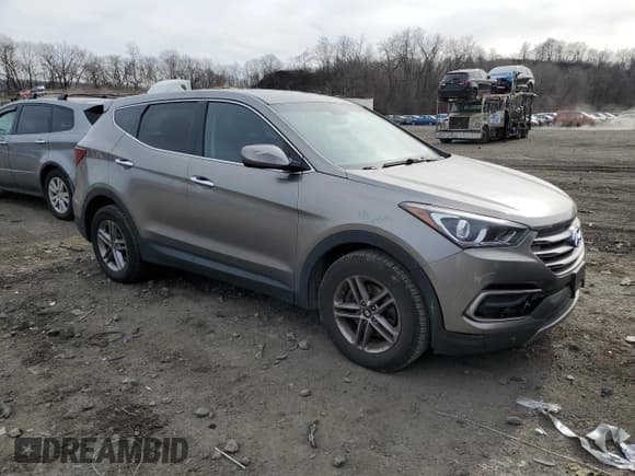 ✅ 2017 Hyundai Santa Fe 2.4L • VIN: 5NMZTDLB8HH018714 • Lot: 39317163. Listed on Copart with 121,500 mi. Free auction sales archive from the USA and detailed vehicle history report at DreamBid. Image 4.