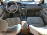 ✅ 2000 Toyota Camry CE • VIN: 4T1BG22K3YU687621 • Lot: 87462595. Wystawiony na Copart z przebiegiem 174 224 mil. Bezpłatny archiwum sprzedaży aukcyjnych z USA i szczegółowy raport historii pojazdu na DreamBid. Zdjęcie 8.