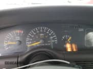 ✅ 1999 Pontiac Bonneville SE • VIN: 1G2HX52KXXH225262 • Lot: 86984154. Wystawiony na Copart z przebiegiem 178 833 mil. Bezpłatny archiwum sprzedaży aukcyjnych z USA i szczegółowy raport historii pojazdu na DreamBid. Zdjęcie 9.