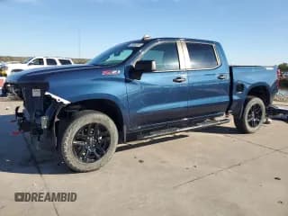 ✅ 2022 Chevrolet Silverado 1500 Custom Trail Boss • VIN: 3GCPYCEL9NG206142 • Lot: 79852624. Wystawiony na Copart z przebiegiem 35 778 mil. Bezpłatny archiwum sprzedaży aukcyjnych z USA i szczegółowy raport historii pojazdu na DreamBid. Zdjęcie 1.
