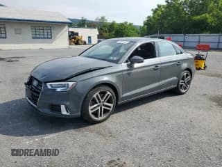 ✅ 2019 Audi A3 Premium • VIN: WAUBEGFF8K1020604 • Lot: 63024645. Wystawiony na Copart z przebiegiem 85 417 mil. Bezpłatny archiwum sprzedaży aukcyjnych z USA i szczegółowy raport historii pojazdu na DreamBid. Zdjęcie 1.