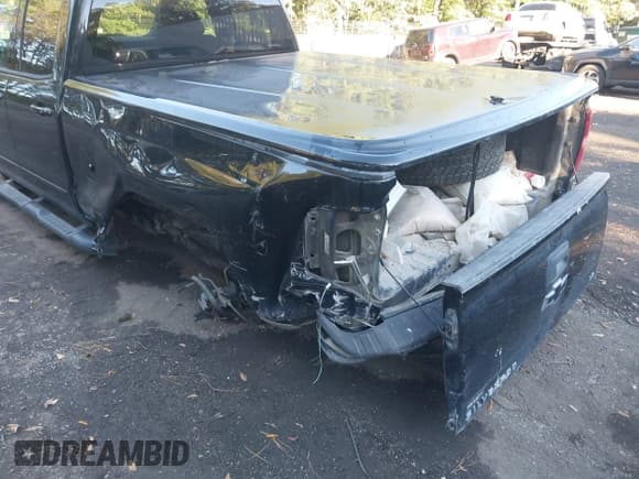 ✅ 2019 Chevrolet Silverado 1500 LT • VIN: 2GCVKPEC7K1217712 • Lot: 43382960. Wystawiony na IAAI z przebiegiem 84 088 mil. Bezpłatny archiwum sprzedaży aukcyjnych z USA i szczegółowy raport historii pojazdu na DreamBid. Zdjęcie 6.