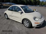 ✅ 2009 Volkswagen Beetle S • VIN: 3VWPG31C49M517085 • Lot: 85081985. Wystawiony na Copart z przebiegiem 107 994 mil. Bezpłatny archiwum sprzedaży aukcyjnych z USA i szczegółowy raport historii pojazdu na DreamBid. Zdjęcie 4.
