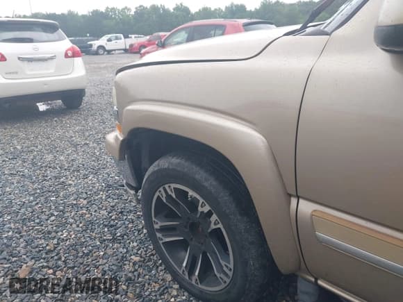 ✅ 2005 Chevrolet Suburban LT • VIN: 1GNFK16Z35J213484 • Lot: 42251630. Wystawiony na IAAI z przebiegiem 384 604 mil. Bezpłatny archiwum sprzedaży aukcyjnych z USA i szczegółowy raport historii pojazdu na DreamBid. Zdjęcie 12.