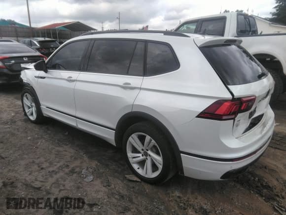 ✅ 2024 Volkswagen Tiguan SE R-Line Black • VIN: 3VVCB7AX3RM077940 • Lot: 42970403. Listed on IAAI with 9,018 mi. Free auction sales archive from the USA and detailed vehicle history report at DreamBid. Image 3.
