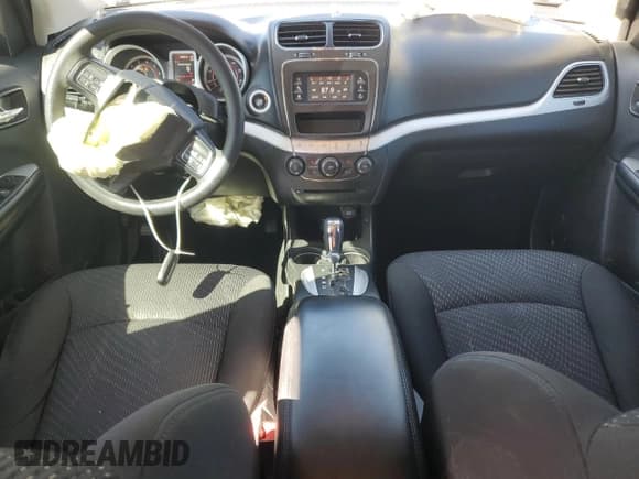 ✅ 2019 Dodge Journey SE • VIN: 3C4PDCBB3KT845563 • Lot: 82693295. Wystawiony na Copart z przebiegiem 89 397 mil. Bezpłatny archiwum sprzedaży aukcyjnych z USA i szczegółowy raport historii pojazdu na DreamBid. Zdjęcie 8.