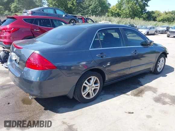 ✅ 2006 Honda Accord EX-L • VIN: 1HGCM56836A172751 • Lot: 43140293. Listed on IAAI with 97,227 mi. Free auction sales archive from the USA and detailed vehicle history report at DreamBid. Image 4.