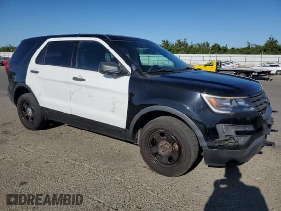 ✅ 2017 Ford Police Interceptor Utility • VIN: 1FM5K8AR3HGE15162 • Lot: 61036185. Wystawiony na Copart z przebiegiem 121 705 mil. Bezpłatny archiwum sprzedaży aukcyjnych z USA i szczegółowy raport historii pojazdu na DreamBid. Zdjęcie 4.