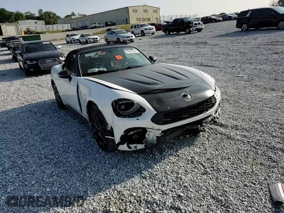 ✅ 2018 FIAT 124 Spider Abarth • VIN: JC1NFAEK6J0137964 • Lot: 70926304. Wystawiony na Copart z przebiegiem 46 821 mil. Bezpłatny archiwum sprzedaży aukcyjnych z USA i szczegółowy raport historii pojazdu na DreamBid. Zdjęcie 11.