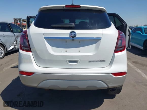 ✅ 2020 Buick Encore Preferred • VIN: KL4CJASB9LB051319 • Lot: 42917421. Wystawiony na IAAI z przebiegiem 22 163 mil. Bezpłatny archiwum sprzedaży aukcyjnych z USA i szczegółowy raport historii pojazdu na DreamBid. Zdjęcie 16.