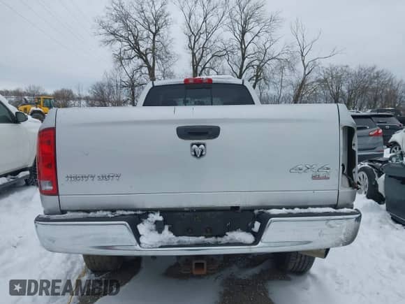 2005 Dodge 3500 SLT z VIN 3D7LS38C45G825555, wystawiony jako IAAI lot #41225480 z przebiegiem 111 757 mil mil oraz . Historia ofert i sprzedaży dostępna na DreamBid. Obrazek 16.