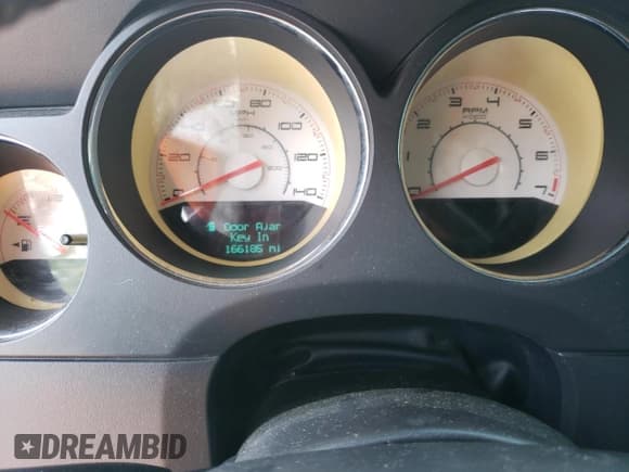 ✅ 2011 Dodge Challenger • VIN: 2B3CJ4DG3BH524106 • Lot: 73783924. Wystawiony na Copart z przebiegiem 166 185 mil. Bezpłatny archiwum sprzedaży aukcyjnych z USA i szczegółowy raport historii pojazdu na DreamBid. Zdjęcie 9.