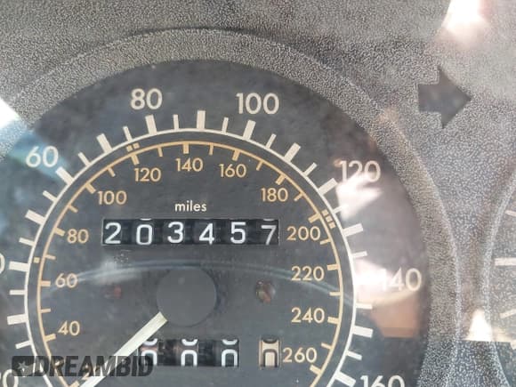 ✅ 1986 Mercedes-Benz 560 560SEC • VIN: WDBCA45D7GA200289 • Лот: 42313986. Опубликован ранее на IAAI с пробегом 203 457 миль. Бесплатный доступ к архиву аукционных продаж из США и подробный отчёт об истории автомобиля на DreamBid. Изображение 7.