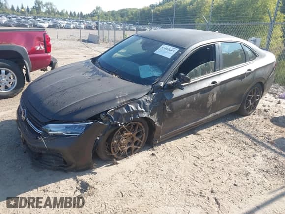 ✅ 2024 Volkswagen Jetta Sport • VIN: 3VWBM7BU8RM069080 • Лот: 43168244. Опубликован ранее на IAAI с пробегом 13 651 миль. Бесплатный доступ к архиву аукционных продаж из США и подробный отчёт об истории автомобиля на DreamBid. Изображение 2.