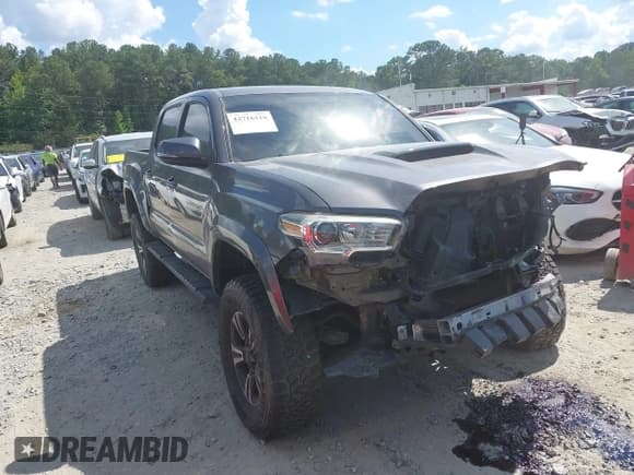 ✅ 2017 Toyota Tacoma SR5 • VIN: 5TFCZ5AN6HX082555 • Lot: 42716118. Listed on IAAI with 100,116 mi. Free auction sales archive from the USA and detailed vehicle history report at DreamBid. Image 1.