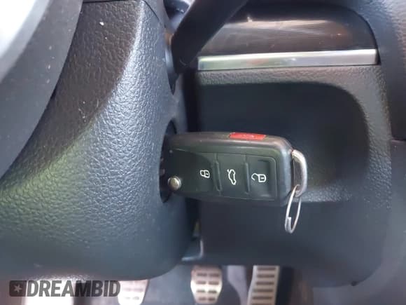 ✅ 2010 Volkswagen Golf GTI • VIN: WVWEV7AJ4AW425002 • Lot: 42519722. Listed on IAAI with 164,685 mi. Free auction sales archive from the USA and detailed vehicle history report at DreamBid. Image 11.