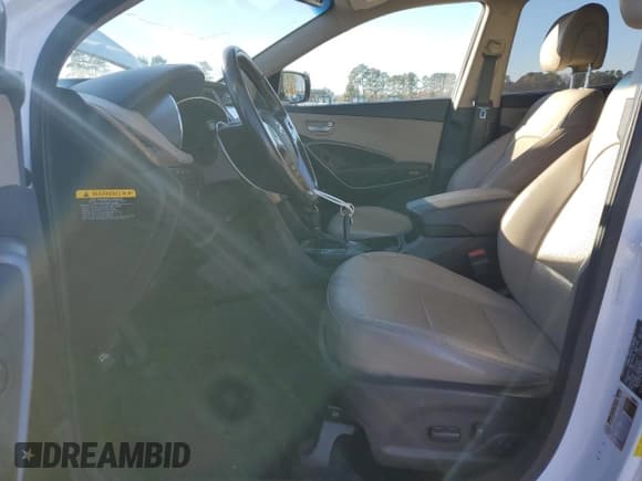 ✅ 2014 Hyundai Santa Fe • VIN: 5XYZU3LA1EG161122 • Lot: 93245155. Listed on Copart with 179,433 mi. Free auction sales archive from the USA and detailed vehicle history report at DreamBid. Image 7.