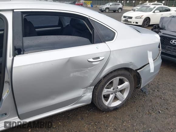 ✅ 2013 Volkswagen Passat SE • VIN: 1VWBN7A31DC011263 • Лот: 43344234. Опубликован ранее на IAAI с пробегом 101 678 миль. Бесплатный доступ к архиву аукционных продаж из США и подробный отчёт об истории автомобиля на DreamBid. Изображение 6.