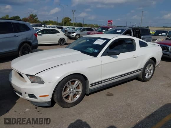 ✅ 2012 Ford Mustang V6 • VIN: 1ZVBP8AM8C5283773 • Lot: 43560167. Listed on IAAI with 126,880 mi. Free auction sales archive from the USA and detailed vehicle history report at DreamBid. Image 2.