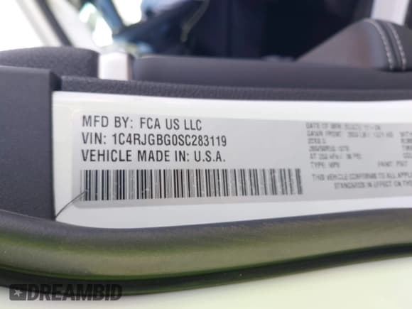 ✅ 2025 Jeep Grand Cherokee Limited • VIN: 1C4RJGBG0SC283119 • Лот: 42287401. Опубликован ранее на IAAI с пробегом 2 721 миль. Бесплатный доступ к архиву аукционных продаж из США и подробный отчёт об истории автомобиля на DreamBid. Изображение 9.