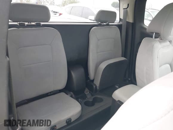 ✅ 2019 Chevrolet Colorado 2WD Work Truck • VIN: 1GCHSBEAXK1175704 • Lot: 43322181. Wystawiony na IAAI z przebiegiem 223 562 mil. Bezpłatny archiwum sprzedaży aukcyjnych z USA i szczegółowy raport historii pojazdu na DreamBid. Zdjęcie 8.