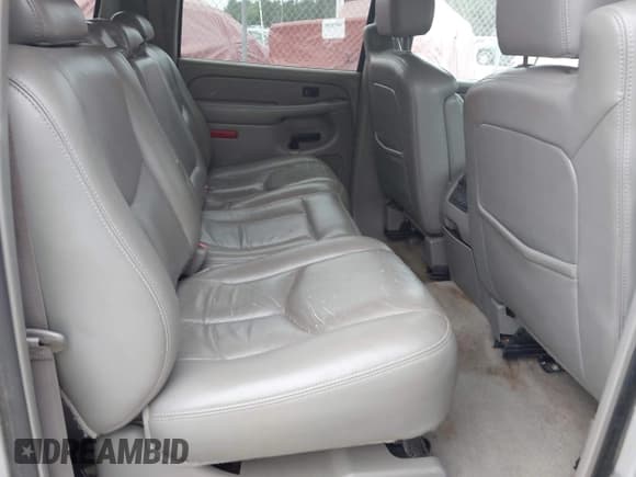 ✅ 2006 Chevrolet Suburban LS 1WT • VIN: 1GNEC16Z26J178169 • Lot: 42107271. Listed on IAAI with 272,073 mi. Free auction sales archive from the USA and detailed vehicle history report at DreamBid. Image 8.