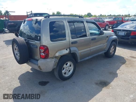 ✅ 2007 Jeep Liberty Sport • VIN: 1J4GK48K37W672917 • Лот: 43402425. Опубликован ранее на IAAI с пробегом 197 718 миль. Бесплатный доступ к архиву аукционных продаж из США и подробный отчёт об истории автомобиля на DreamBid. Изображение 4.