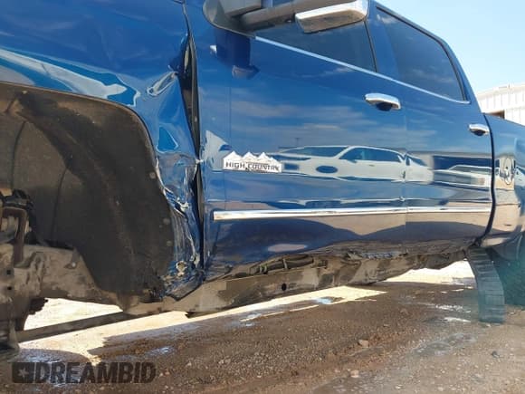 ✅ 2018 Chevrolet Silverado 2500HD High Country • VIN: 1GC1KXEY8JF277290 • Lot: 43465114. Listed on IAAI with 159,038 mi. Free auction sales archive from the USA and detailed vehicle history report at DreamBid. Image 19.