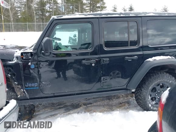 ✅ 2023 Jeep Wrangler • VIN: 1C4JJXN60PW626923 • Lot: 41519683. Wystawiony na IAAI z przebiegiem 13 801 mil. Bezpłatny archiwum sprzedaży aukcyjnych z USA i szczegółowy raport historii pojazdu na DreamBid. Zdjęcie 15.