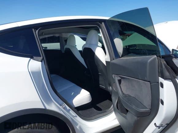 ✅ 2023 Tesla Model Y Long Range • VIN: 7SAYGDEE1PF826879 • Lot: 43393771. Listed on IAAI with 35,091 mi. Free auction sales archive from the USA and detailed vehicle history report at DreamBid. Image 8.