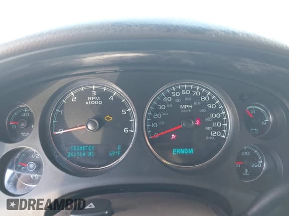 ✅ 2012 Chevrolet Tahoe LT • VIN: 1GNSCBE04CR141228 • Lot: 43740494. Wystawiony na IAAI z przebiegiem 261 914 mil. Bezpłatny archiwum sprzedaży aukcyjnych z USA i szczegółowy raport historii pojazdu na DreamBid. Zdjęcie 7.