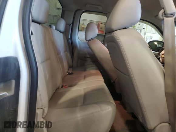 2012 Chevrolet Silverado 1500 LTZ z VIN 1GCRKTE7XCZ253075, wystawiony jako Copart lot #52034385 z przebiegiem 123 470 mil mil oraz Szkoda całkowita • Salvage title. Historia ofert i sprzedaży dostępna na DreamBid. Obrazek 10.