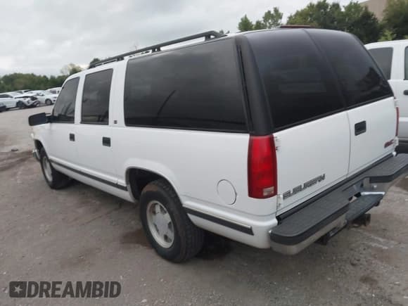 ✅ 1999 GMC Suburban • VIN: 3GKEC16R6XG531657 • Lot: 43290180. Wystawiony na IAAI z przebiegiem 228 930 mil. Bezpłatny archiwum sprzedaży aukcyjnych z USA i szczegółowy raport historii pojazdu na DreamBid. Zdjęcie 3.
