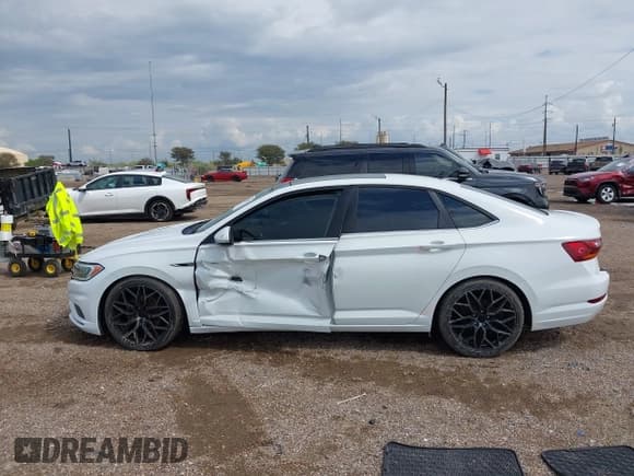 ✅ 2019 Volkswagen Jetta SEL • VIN: 3VWE57BU6KM039012 • Лот: 43224813. Опубликован ранее на IAAI с пробегом 87 565 миль. Бесплатный доступ к архиву аукционных продаж из США и подробный отчёт об истории автомобиля на DreamBid. Изображение 14.