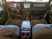 ✅ 2022 Jeep Wrangler Unlimited Sport S • VIN: 1C4HJXDG0NW179984 • Lot: 95406075. Wystawiony na Copart z przebiegiem 44 409 mil. Bezpłatny archiwum sprzedaży aukcyjnych z USA i szczegółowy raport historii pojazdu na DreamBid. Zdjęcie 8.