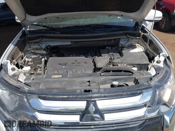 ✅ 2018 Mitsubishi Outlander SE • VIN: JA4AD3A33JZ040194 • Lot: 43240455. Listed on IAAI with 128,449 mi. Free auction sales archive from the USA and detailed vehicle history report at DreamBid. Image 10.