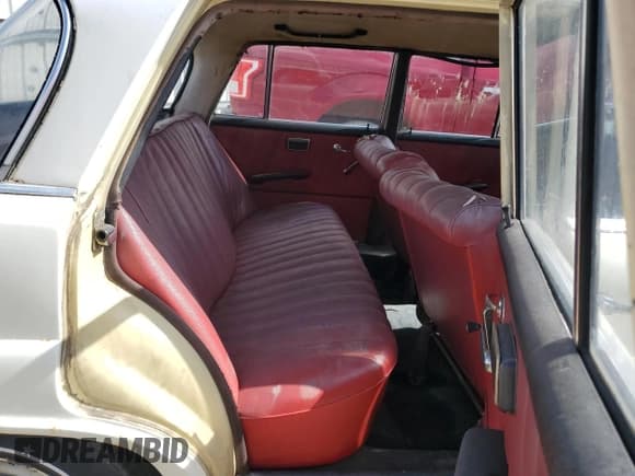 ✅ 1963 Mercedes-Benz 190 • VIN: 190DC041139D • Lot: 71190565. Wystawiony na Copart z przebiegiem 29 756 mil. Bezpłatny archiwum sprzedaży aukcyjnych z USA i szczegółowy raport historii pojazdu na DreamBid. Zdjęcie 10.