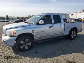 ✅ 2006 Dodge 1500 SLT • VIN: 1D7HU18296S566048 • Лот: 56625715. Опубликован ранее на Copart с пробегом Не указан. Бесплатный доступ к архиву аукционных продаж из США и подробный отчёт об истории автомобиля на DreamBid. Изображение 1.