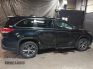 ✅ 2018 Toyota Highlander LE • VIN: 5TDBZRFH4JS820340 • Lot: 41221682. Wystawiony na IAAI z przebiegiem 121 243 mil. Bezpłatny archiwum sprzedaży aukcyjnych z USA i szczegółowy raport historii pojazdu na DreamBid. Zdjęcie 13.